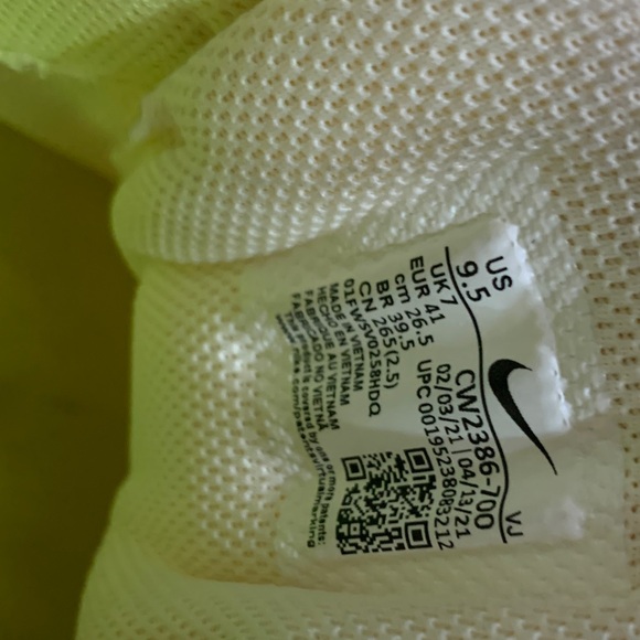 Nike Women Crater Impact Pollen Volt
Size 9 1/2
Yellow and Coral In color - Picture 6 of 6